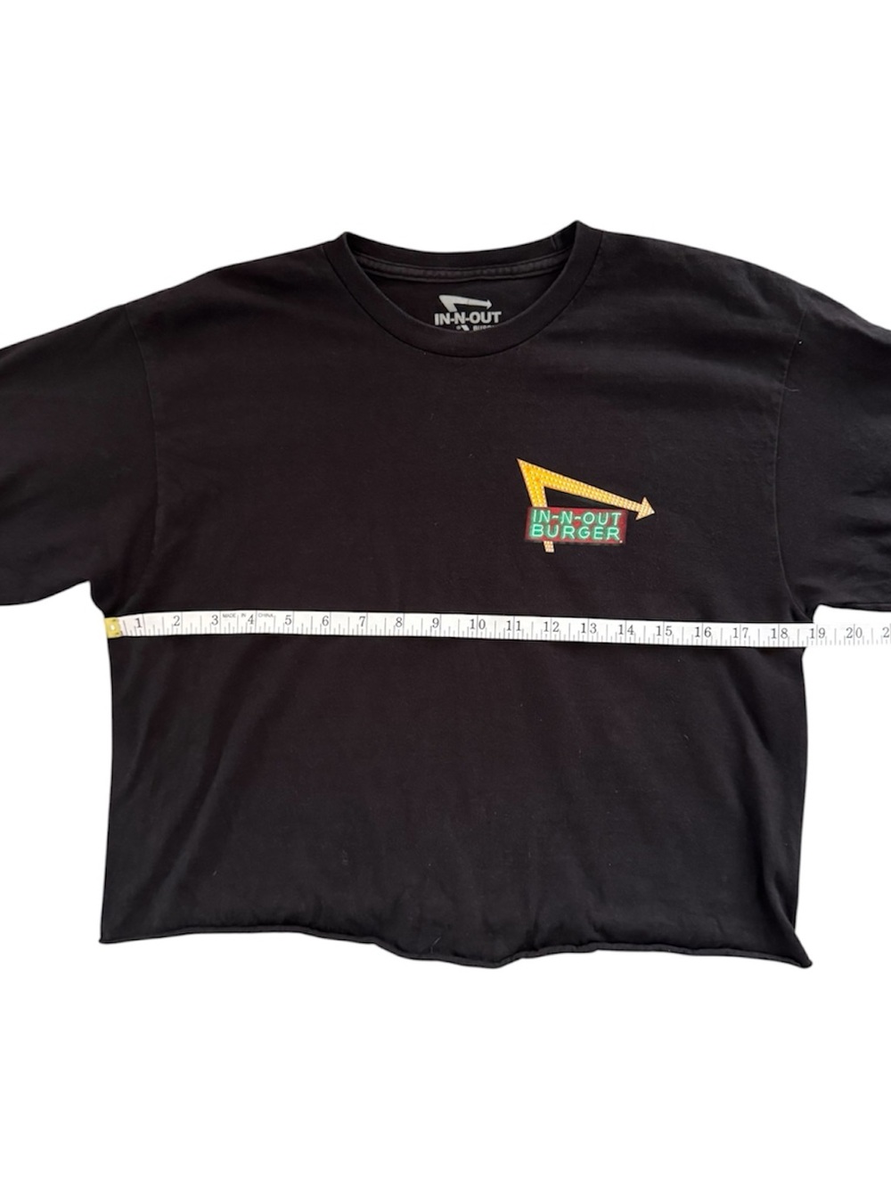 In-N-Out Burger Mike Rider 2020 California Sunset Cropped Tee Size M - Picture 8 of 9